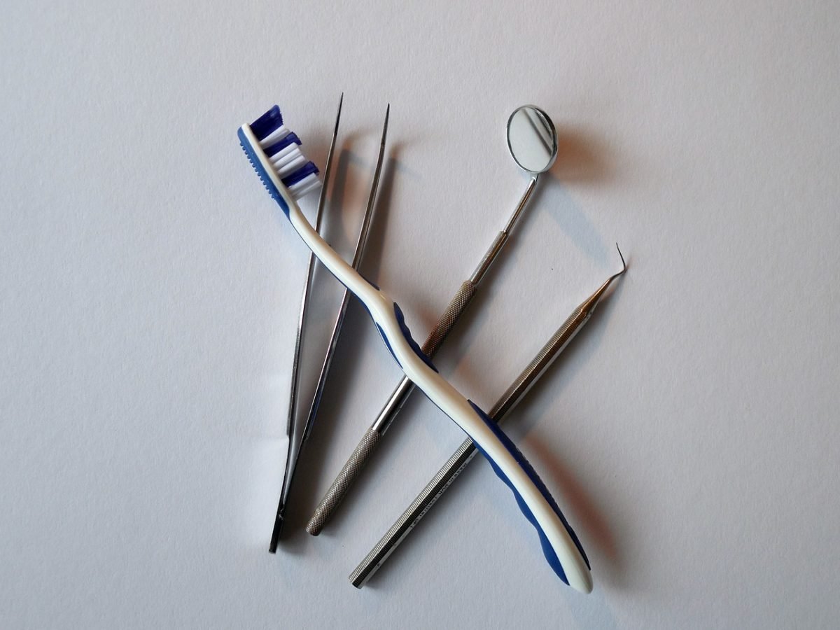 dentist-674654_1280-1200x900.jpg